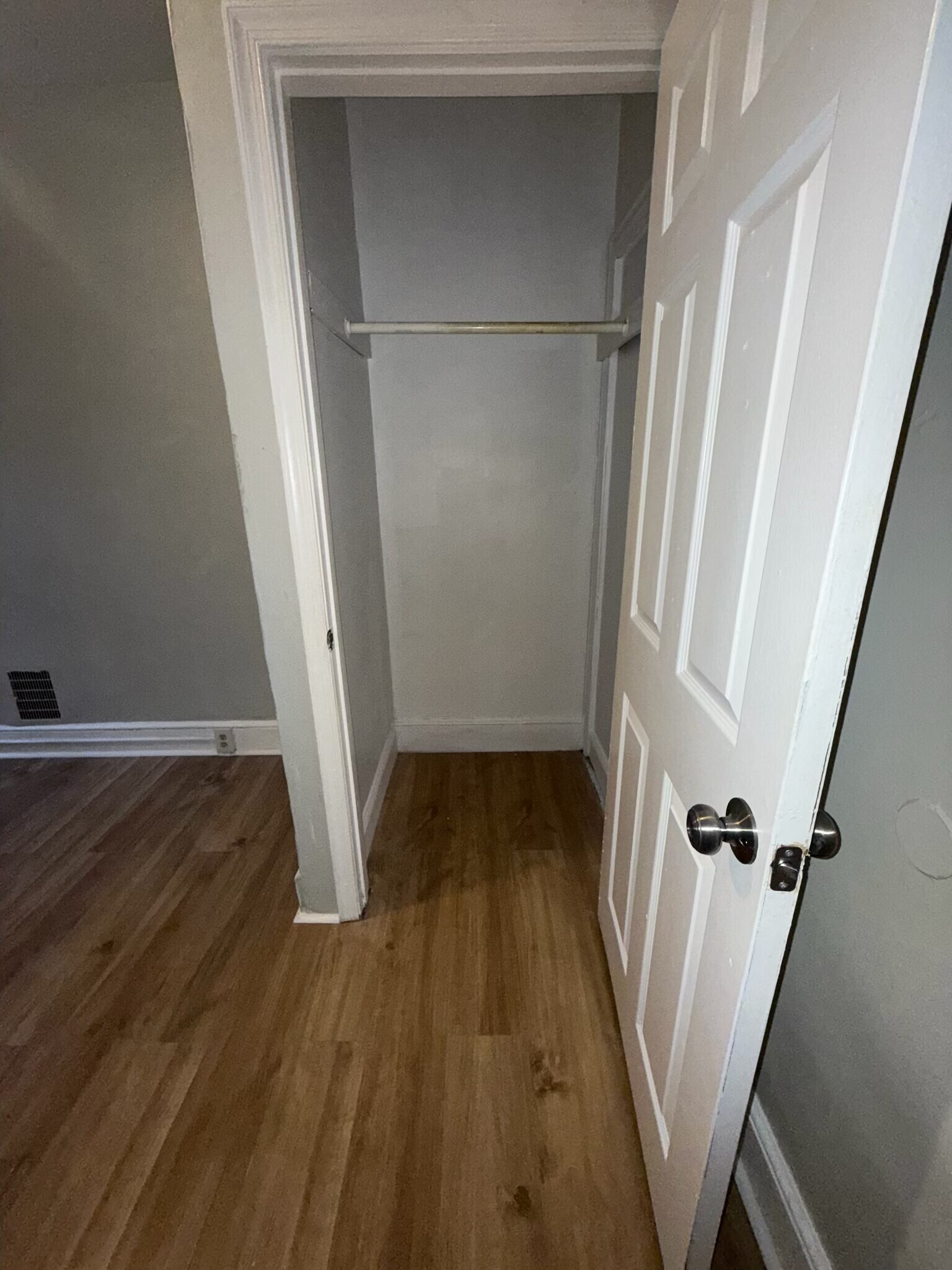 bedroom - 803 N DuPont St