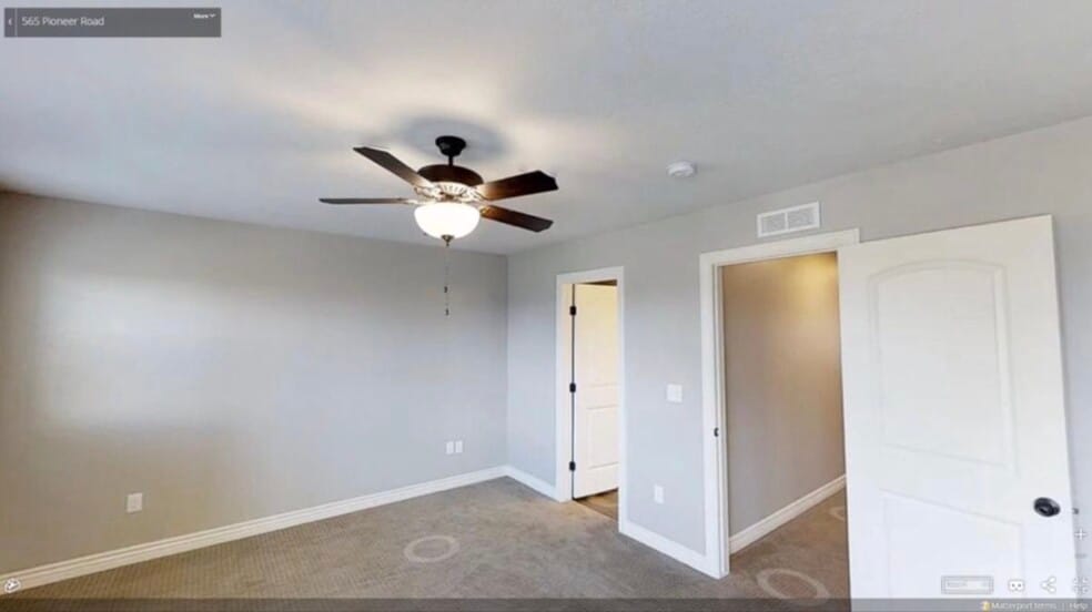 Master bedroom, upstairs - 565 Pioneer Rd