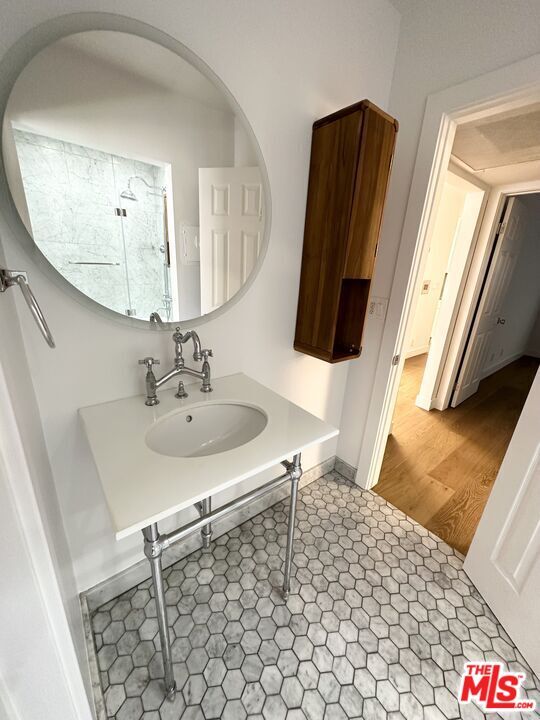 Building Photo - 141 S Clark Dr