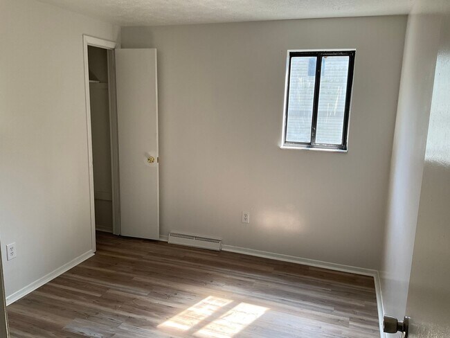 Building Photo - 3 Bed 2 Bath- Cannonsburg PA