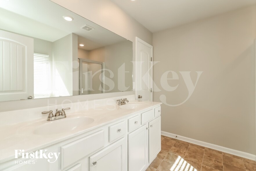 Building Photo - 529 S Fortune Way