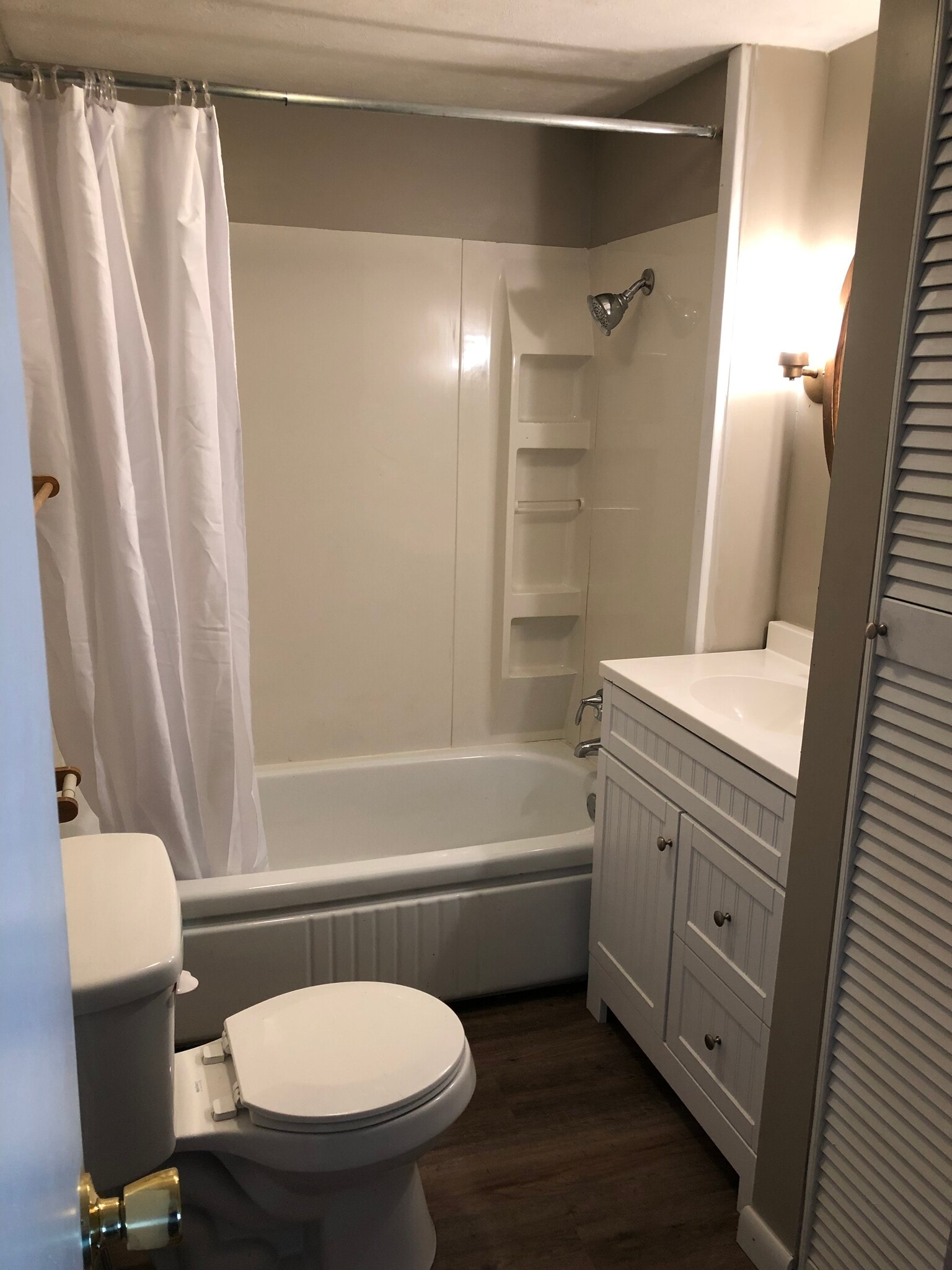 Bathroom - 1534 Lake St