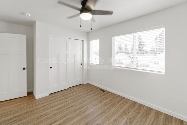 Building Photo - 2715 E Columbia Ave