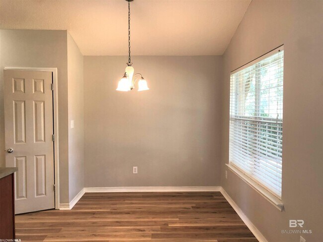 Building Photo - 9839 Hollowbrook Ave