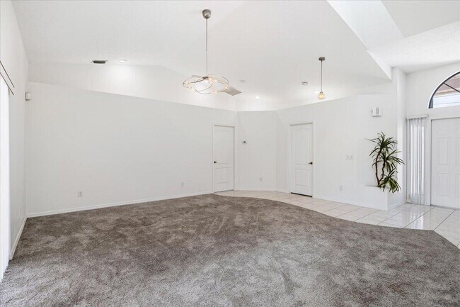 Building Photo - 1902 SE Gaskins Cir