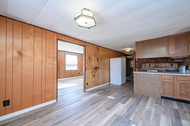 Building Photo - 3 Bed 2 Bath South Columbia