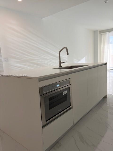 Building Photo - 700 NE 24th St