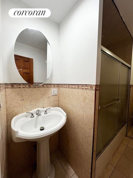 Building Photo - 357 Halsey St