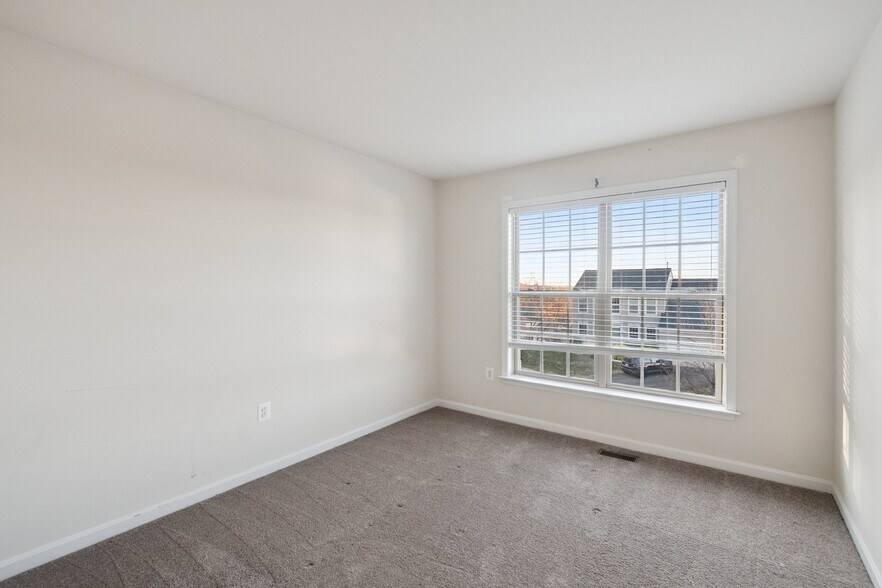 Building Photo - 12910 Hallwood Pl