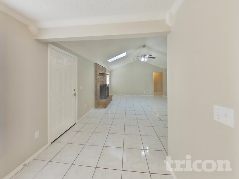 Building Photo - 8252 Yolanda Ct