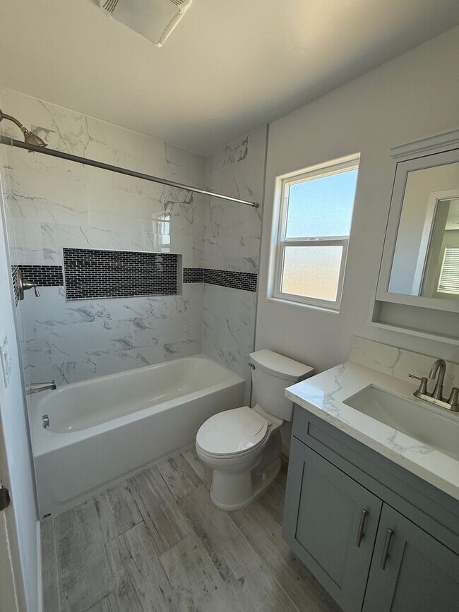 Building Photo - 521 Summerhill Dr