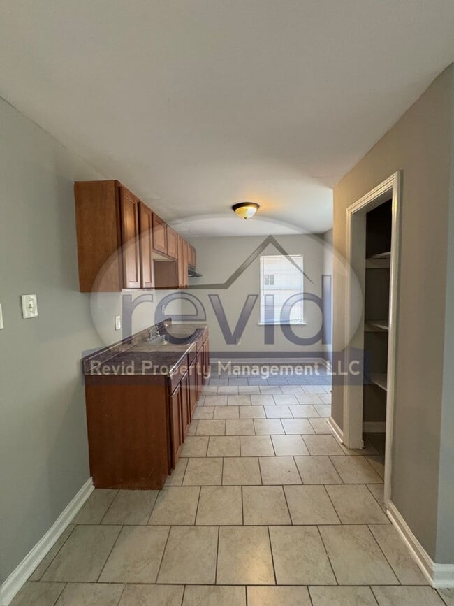 Building Photo - 2 Bedroom 1 Bath House!!