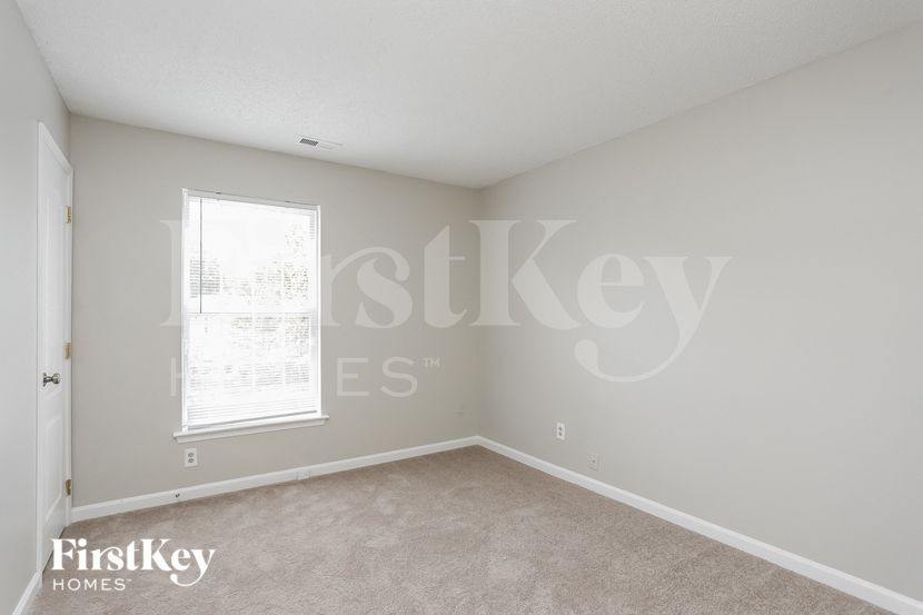 Building Photo - 5521 Scenic Brook Ln