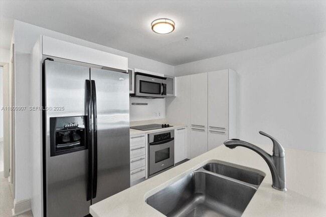 Building Photo - 1900 N Bayshore Dr