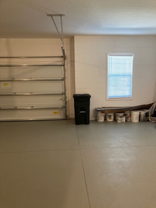 Building Photo - Like New 3 bedroom + den with French doors, screened in porch and Fenced yard and much more...