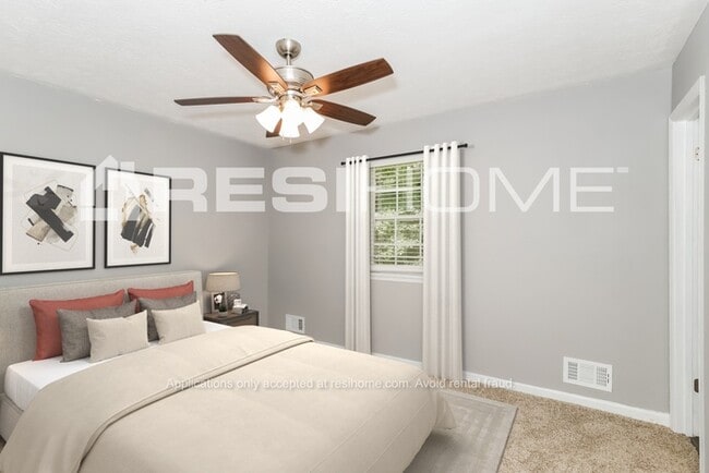 Building Photo - 403 River Chase Dr