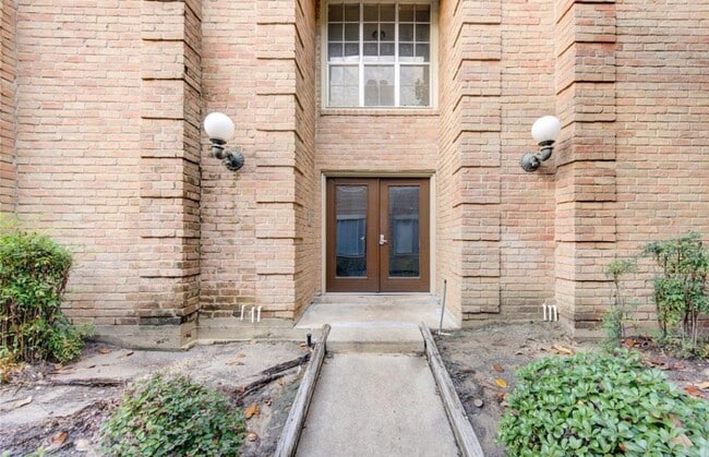 Building Photo - 12200 Overbrook Ln