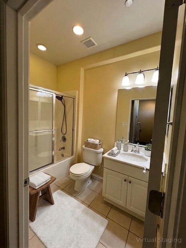 Building Photo - Beautiful 2 Bedroom, 2 1/2 Bathroom Porter Ranch Townhome! Ready for Move In!