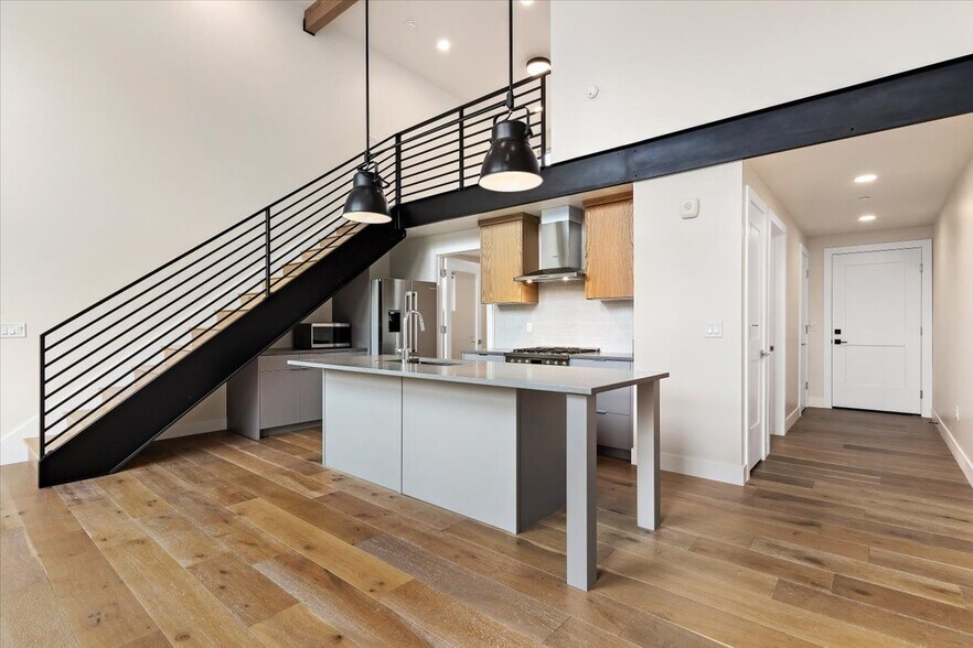 Building Photo - 810 E 800 S