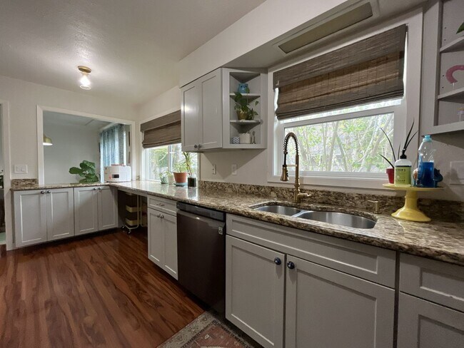 Building Photo - Comfortable Living in Bethany with Two Separate Units, Expansive 0.45-Acre Lot & Versatile Detach...