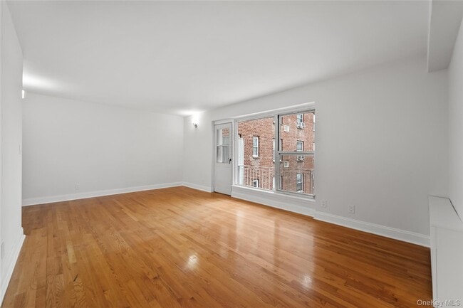 Building Photo - 730 Pelham Rd