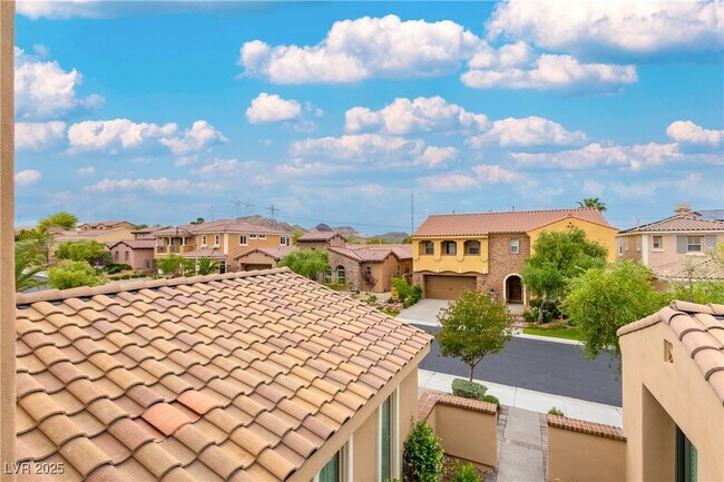 Building Photo - 58 Contrada Fiore Dr