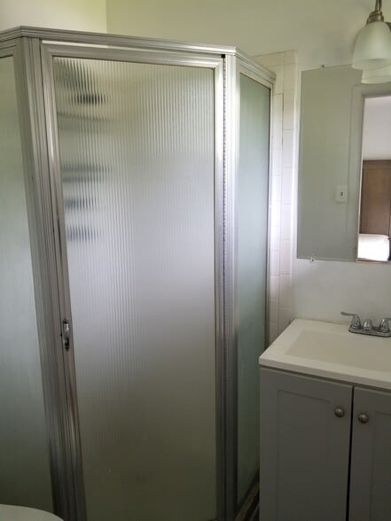 Bathroom 2 - 811 Whittington Ter