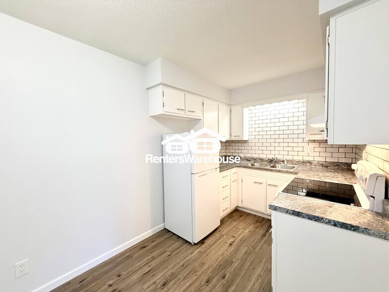 Building Photo - 211 S Green St