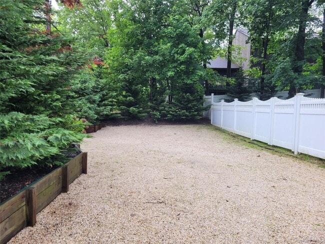 Building Photo - 31 Apricot Rd