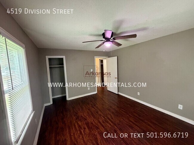 Building Photo - 4519 Division St