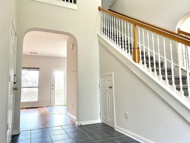Building Photo - 6400 La Carman Ln