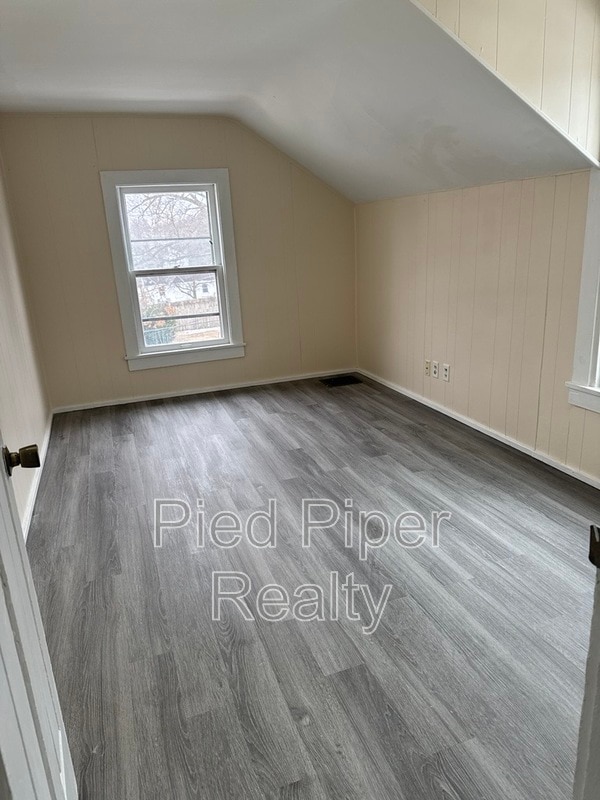 Building Photo - 742 W Homer St