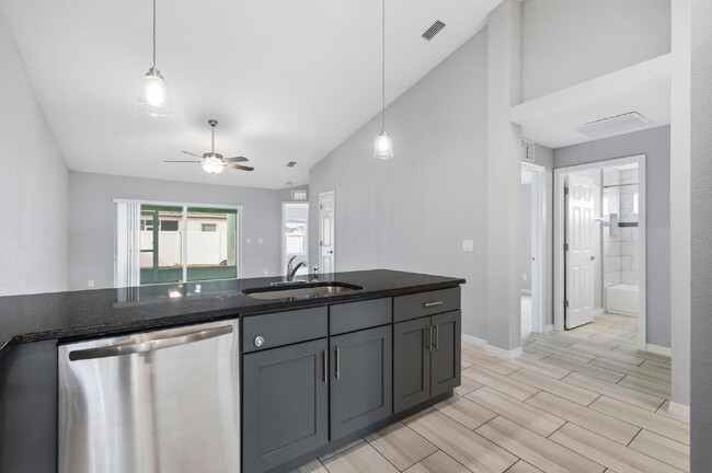 Building Photo - Matanzas Woods