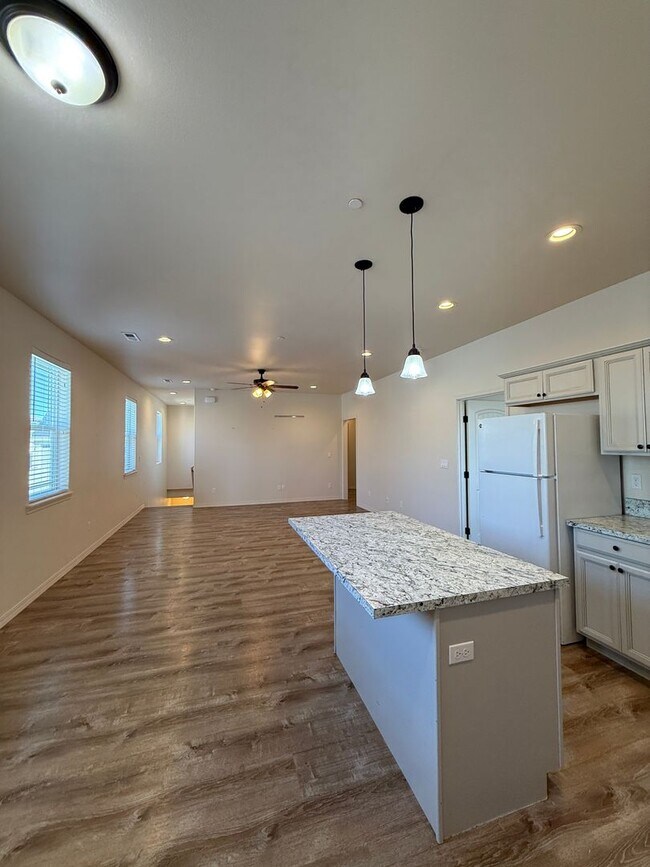 Building Photo - 4823/4825 Barbera St