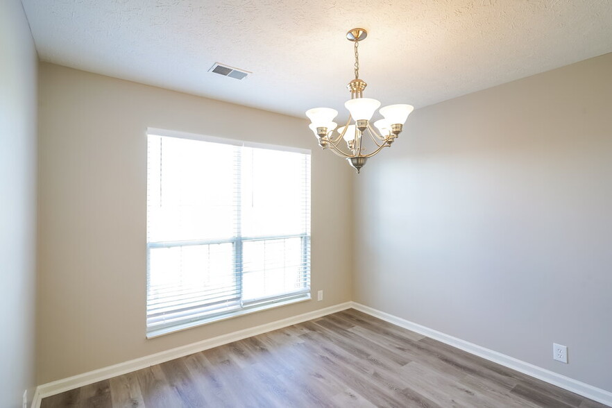Building Photo - 3106 Creekview Ln
