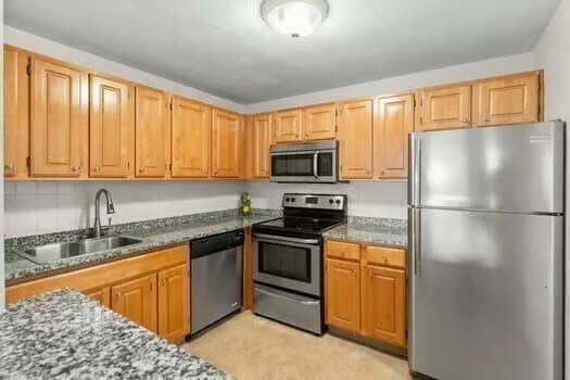 Building Photo - 32 Whites Ave