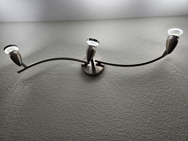 Building Photo - Brandychase at Eastmoor Park 2 Bed 2 Bath Condo!