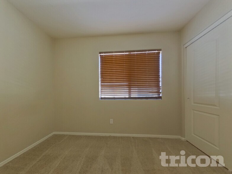 Building Photo - 25862 W Whyman St