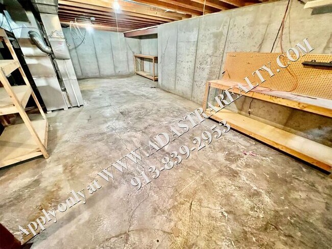 Building Photo - Updated 4 Bed 2.5 Bath in Olathe-Available...