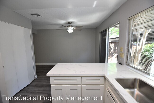 Building Photo - 8867 Salmon Falls Dr
