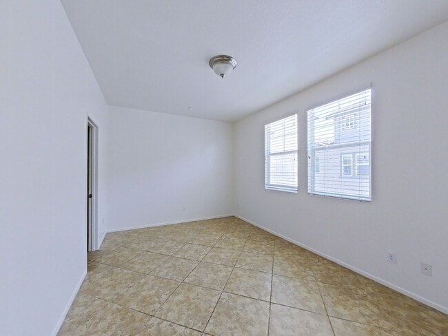 Building Photo - Spacious 3-Bedroom Home in Prime San Diego Location