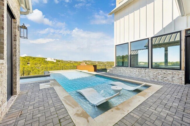 Building Photo - 5000 Creek Meadow