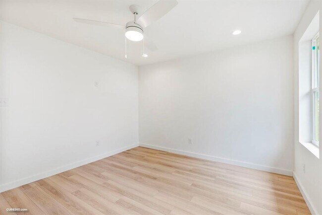 Building Photo - 381 Perryman St