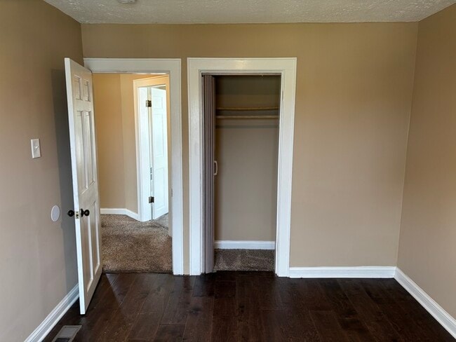 Building Photo - 73 N Oakley Ave