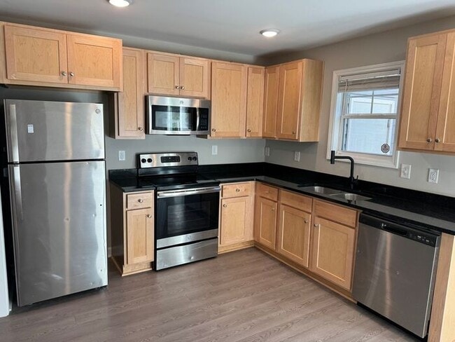 Building Photo - Nice Town Home near hospital in Concord.