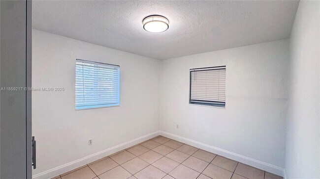 Building Photo - 1400 N 70th Way