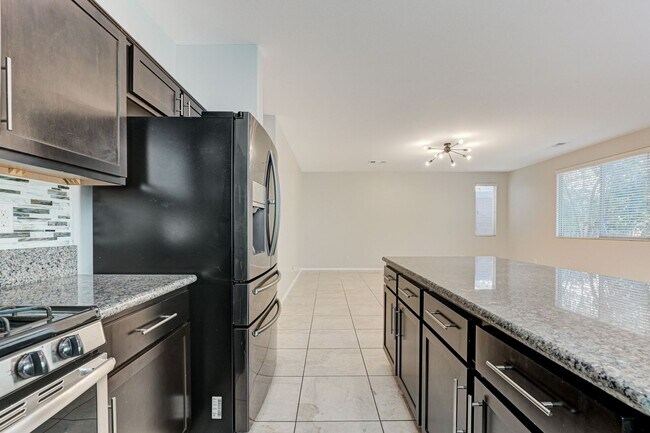 Building Photo - House For Rent! 4 beds, 3 baths Community ...