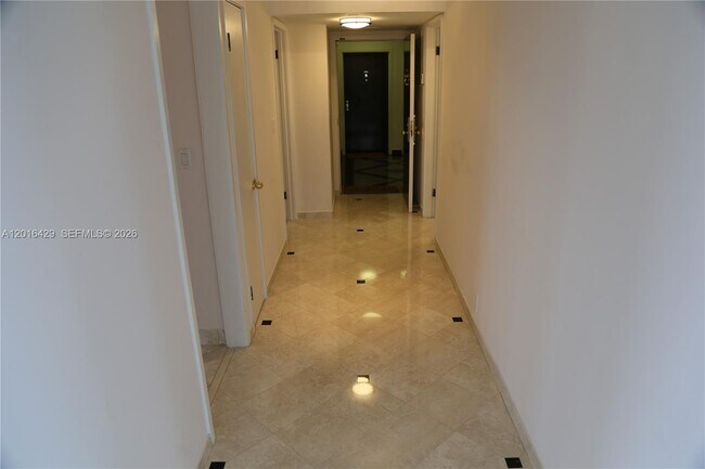 Building Photo - 1541 Brickell Ave