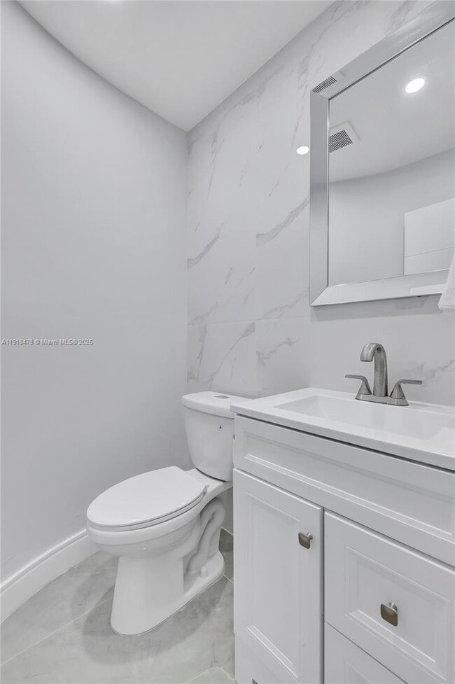 Building Photo - 2271 NE 68th St