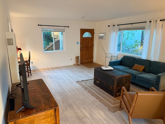 livingroom to front door - 635 Palms Blvd